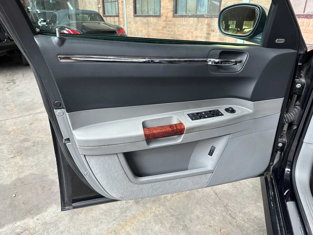 Chrysler 300C HEMI 5.7 V8 340pk 2006 Youngtimer