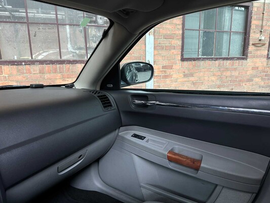Chrysler 300C HEMI 5.7 V8 340PS 2006 Youngtimer