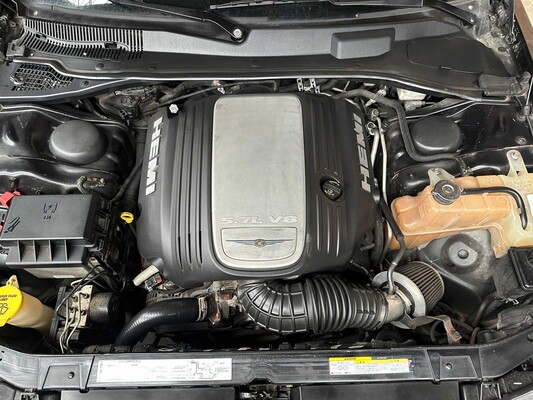 Chrysler 300C HEMI 5.7 V8 340PS 2006 Youngtimer