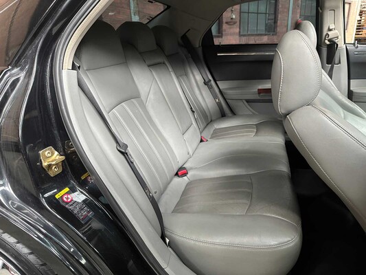 Chrysler 300C HEMI 5.7 V8 340PS 2006 Youngtimer