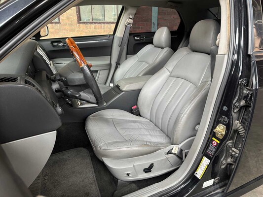 Chrysler 300C HEMI 5.7 V8 340PS 2006 Youngtimer