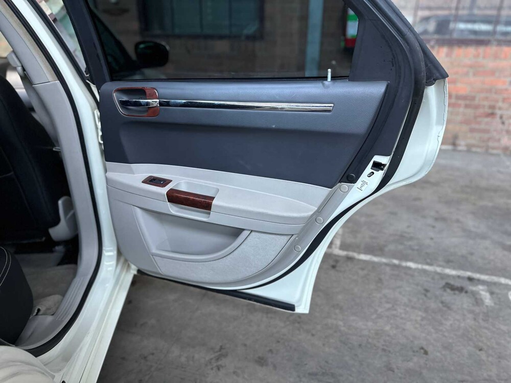 Chrysler 300C HEMI 5.7 V8 340pk 2006 Youngtimer