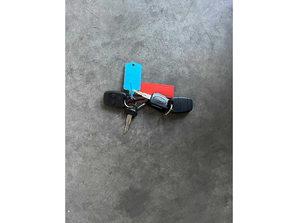 Land Rover Defender (Special Vehicle Operations SVX ‘Spectre’ Look) 2.5 TD5 110 SW G4 122pk 2004 (Origineel-NL), 69-NV-ZH