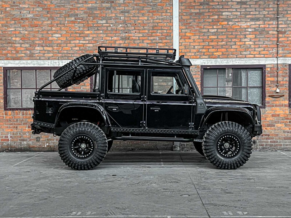 Land Rover Defender (Special Vehicle Operations SVX ‘Spectre’ Look) 2.5 TD5 110 SW G4 122pk 2004 (Origineel-NL), 69-NV-ZH