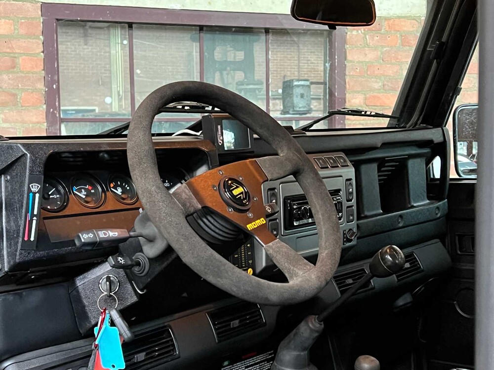 Land Rover Defender (Special Vehicle Operations SVX ‘Spectre’ Look) 2.5 TD5 110 SW G4 122pk 2004 (Origineel-NL), 69-NV-ZH