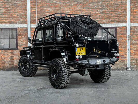 Land Rover Defender (Special Vehicle Operations SVX 'Spectre' Look) 2.5 TD5 110 SW G4 122PS 2004 (Original-NL), 69-NV-ZH