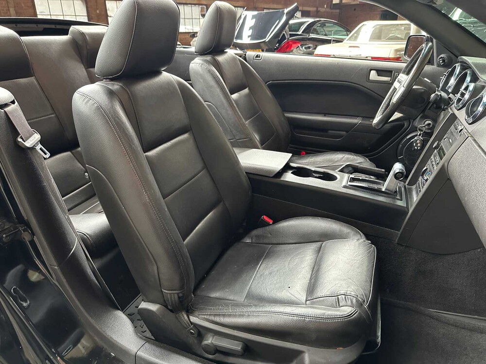 Ford Mustang Cabriolet 4.0 V6 214pk 2005