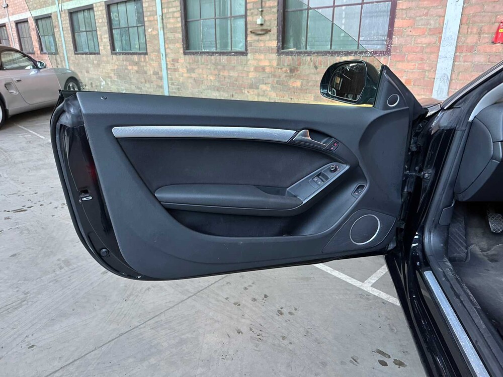 Audi - A5 Coupé - 3.2 FSI quattro - Car