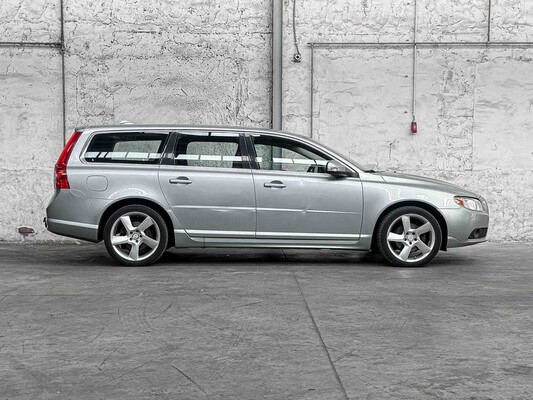 Volvo V70 2.4D Momentum 175hp 2010, 48-KXP-9