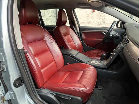 Volvo V70 2.4D Momentum 175hp 2010, 48-KXP-9