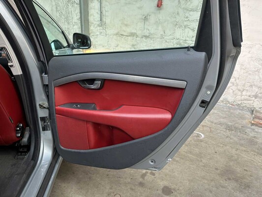 Volvo V70 2.4D Momentum 175hp 2010, 48-KXP-9