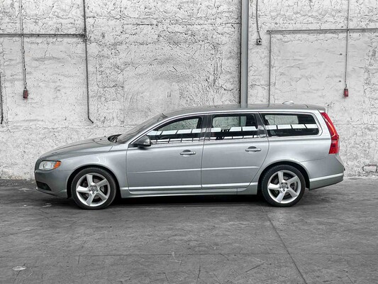 Volvo V70 2.4D Momentum 175hp 2010, 48-KXP-9