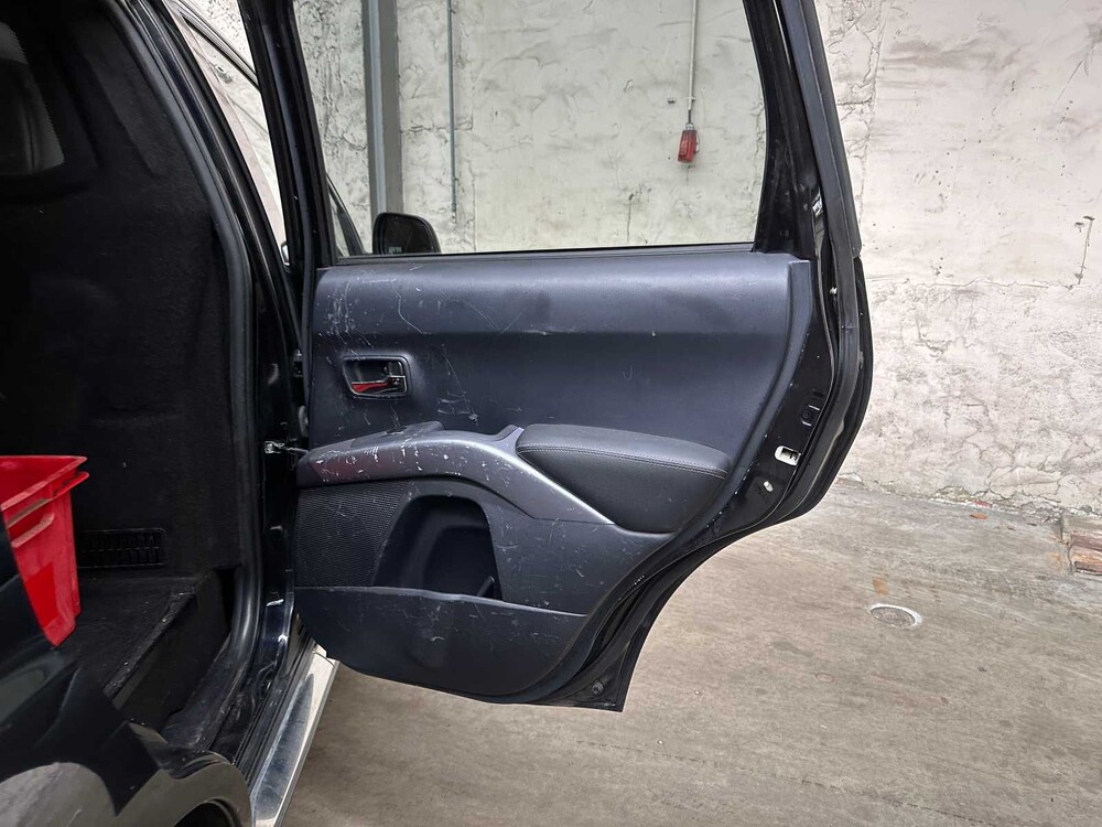 Citroen C-Crosser 2.2 HDiF Dynamique 156pk 2008, 13-VNT-8