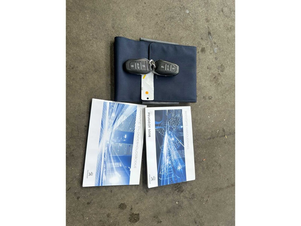 Peugeot 5008 1.2 PureTech Allure 131hp 2018, SN-451-R