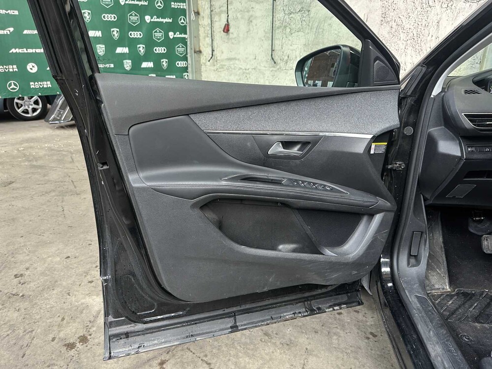 Peugeot 5008 1.2 PureTech Allure 131hp 2018, SN-451-R