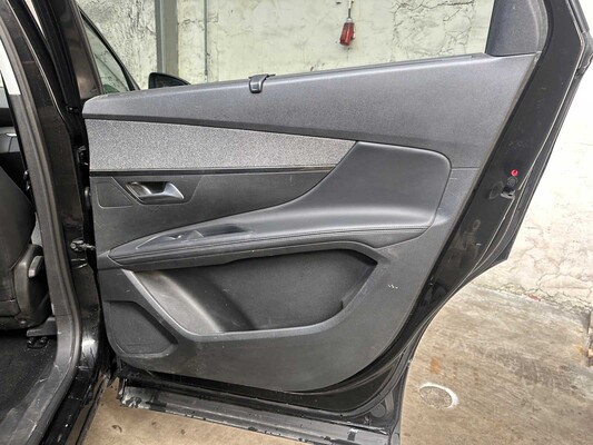 Peugeot 5008 1.2 PureTech Allure 131pk 2018, SN-451-R