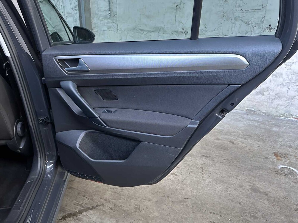 Volkswagen Golf Sportsvan 1.0 TSI Highline 110pk 2018, N-155-RT