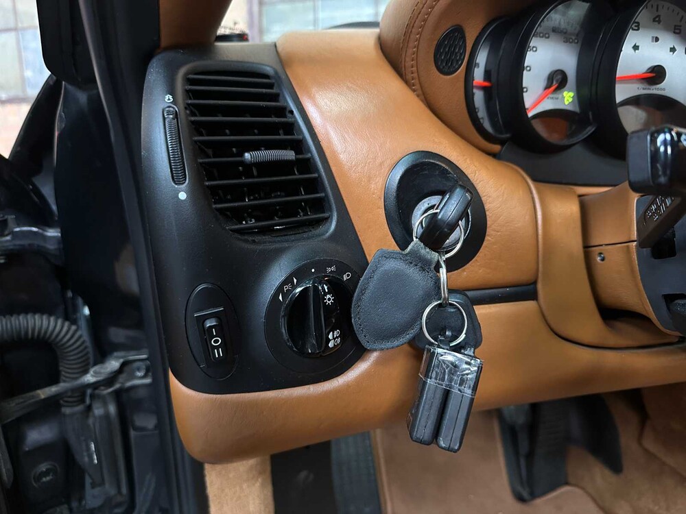 Porsche 911 3.4 Coupé Carrera 4 996 Millennium Edition -Manual- 300pk 1999, 54-NL-KF Youngimer