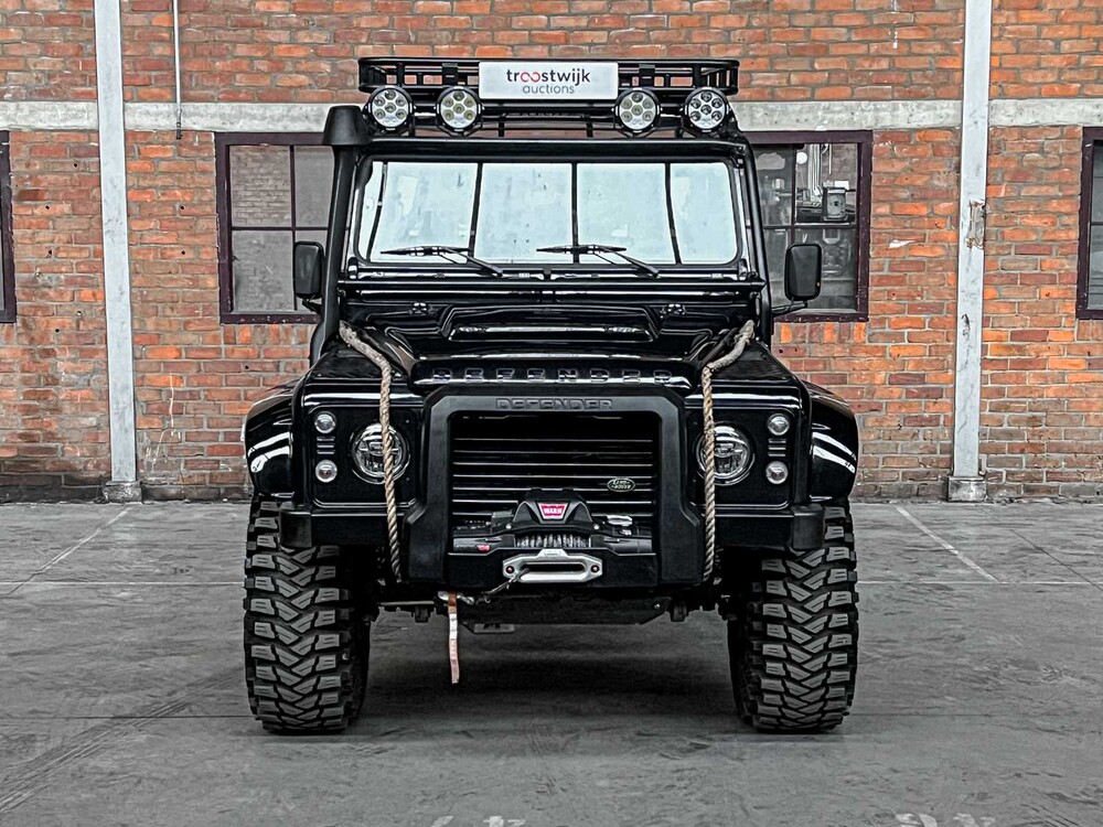 Land Rover Defender (Special Vehicle Operations SVX ‘Spectre’ Look) 2.5 TD5 110 SW G4 122pk 2004 (Origineel-NL), 69-NV-ZH 