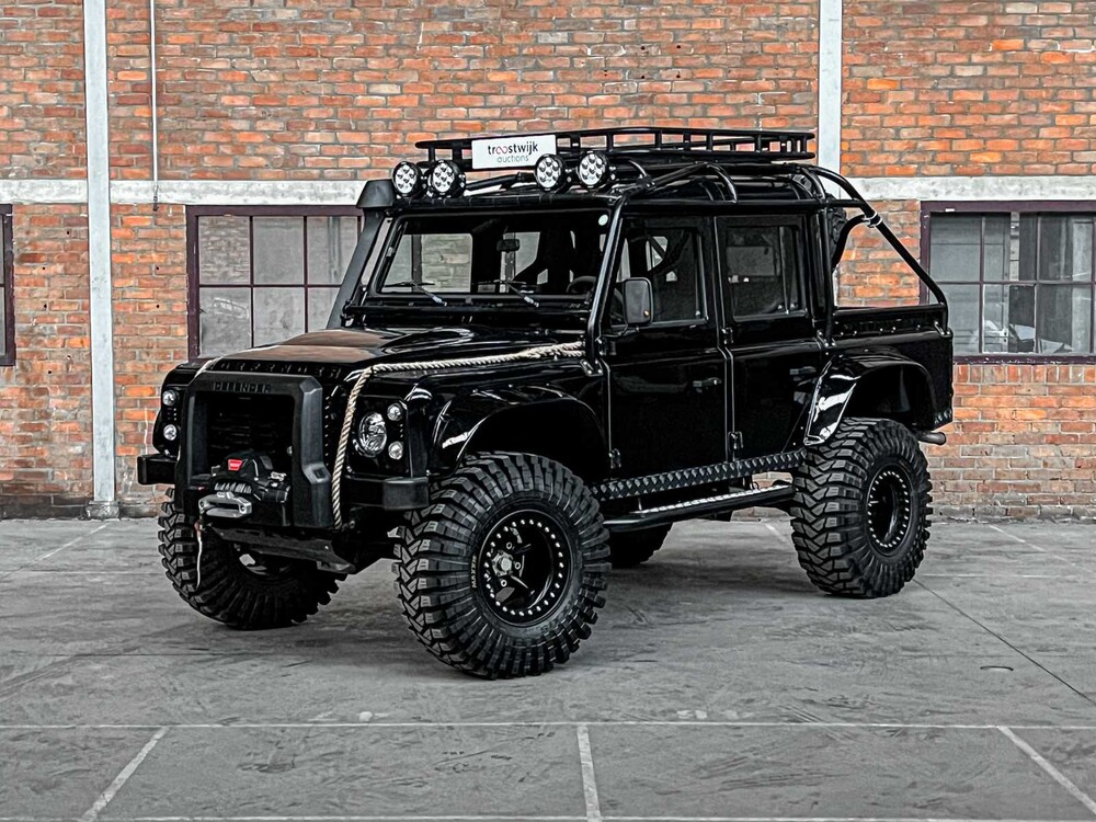 Land Rover Defender (Special Vehicle Operations SVX ‘Spectre’ Look) 2.5 TD5 110 SW G4 122pk 2004 (Origineel-NL), 69-NV-ZH 