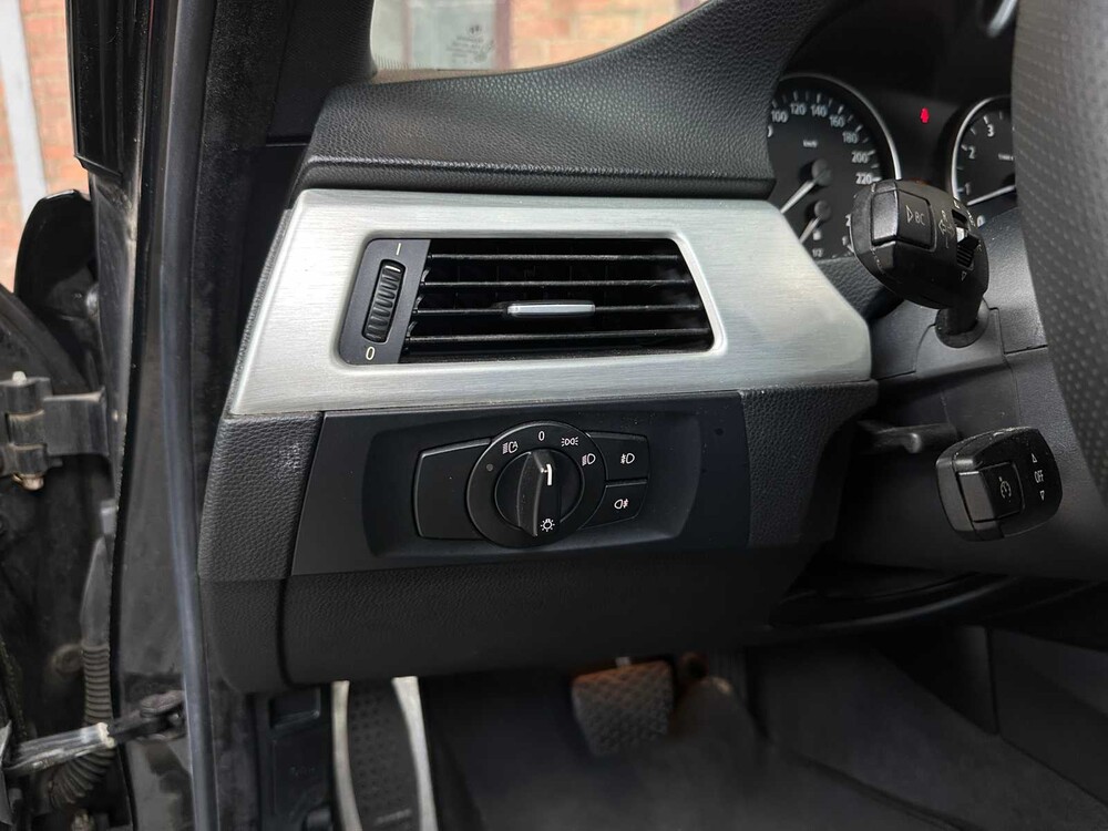 BMW 325i Touring High Executive 218hp 2006 3-series, 6-SFX-12 Youngtimer