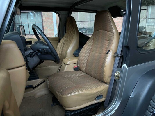 Jeep Wrangler 2.5i Softtop + Hardtop 118PS 1998, N-946-BP