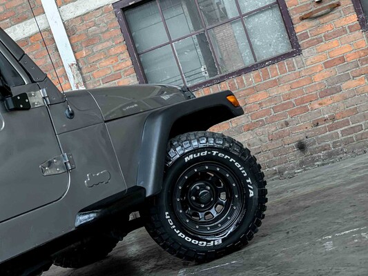 Jeep Wrangler 2.5i Softtop + Hardtop 118PS 1998, N-946-BP