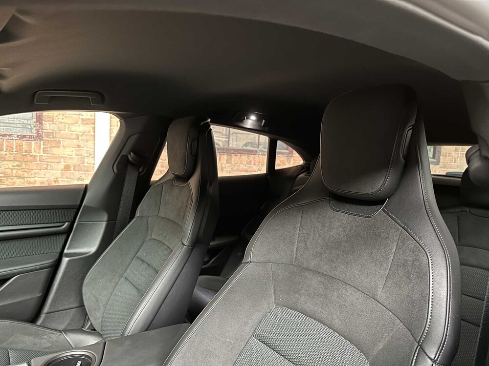 Porsche Taycan Cross Turismo 4 93 kWh 381pk 2022, R-651-PT