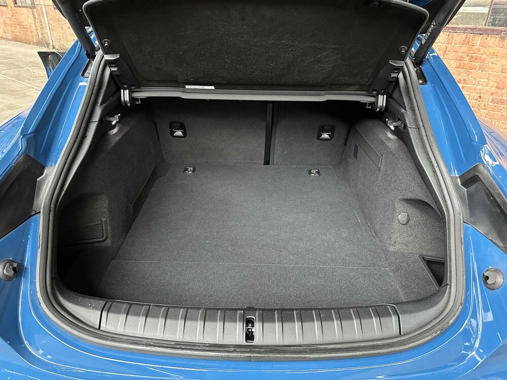 Porsche Taycan Cross Turismo 4 93 kWh 381pk 2022, R-651-PT