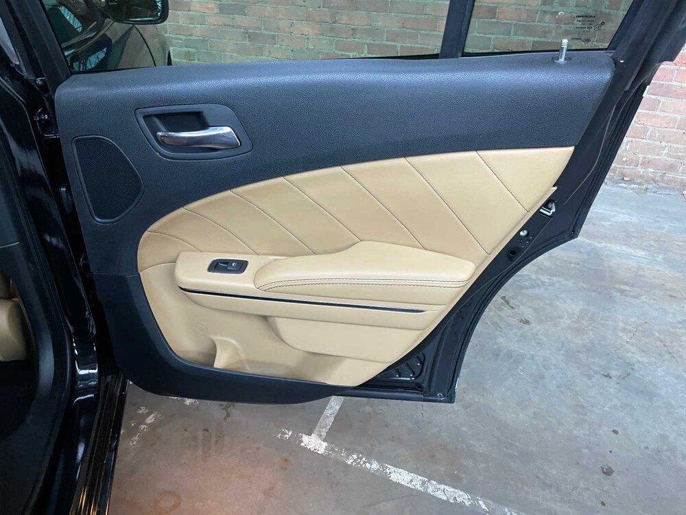 Dodge Charger RT HEMI 5.7 V8 375pk 2013