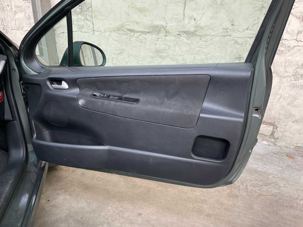 Peugeot 207 1.4 VTi Cool 'n Blue 95hp 2008, 05-ZH-XZ