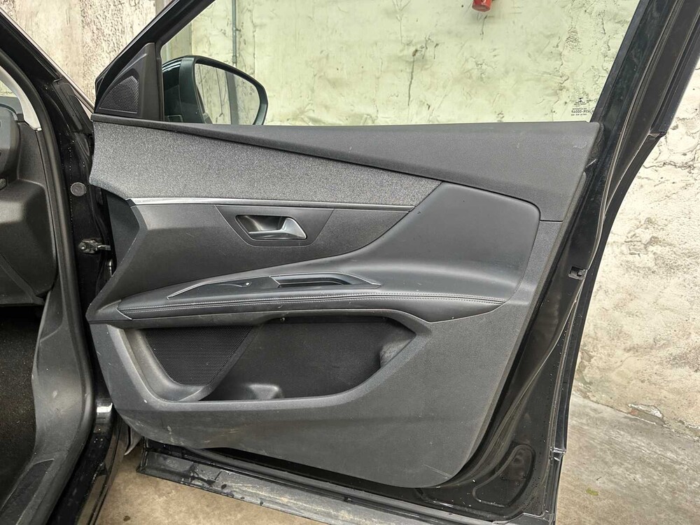 Peugeot 5008 1.2 PureTech Allure 131hp 2018, SN-451-R