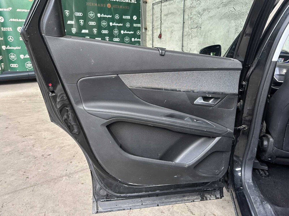 Peugeot 5008 1.2 PureTech Allure 131hp 2018, SN-451-R