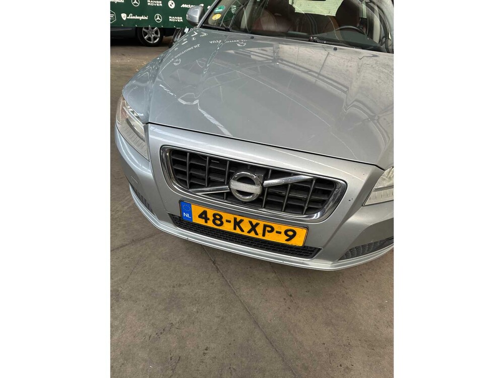 Volvo V70 2.4D Momentum 175hp 2010, 48-KXP-9