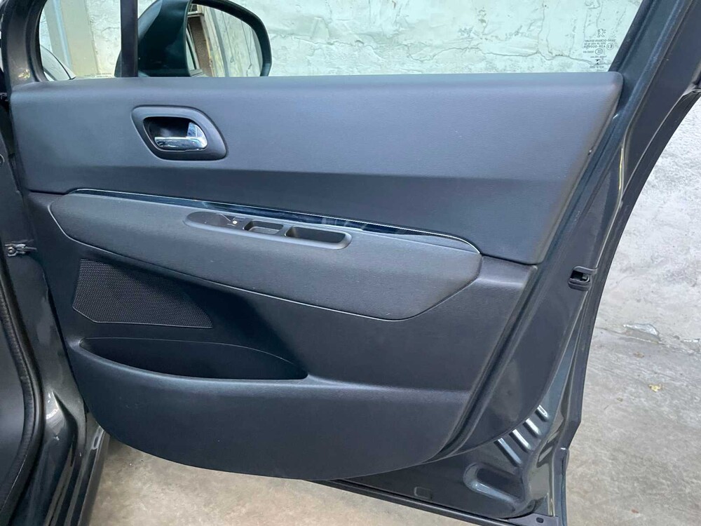 Peugeot 3008 1.2 PureTech Allure 131hp 2016, K-496-HJ