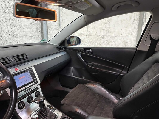 Volkswagen Passat Variant 3.2 V6 Highl. Bns 4M 250pk 2007, 79-XF-VS