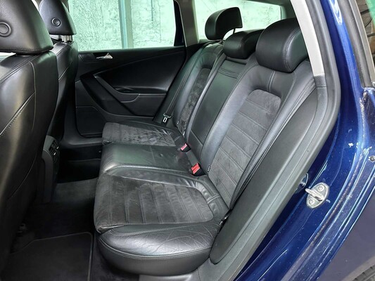 Volkswagen Passat Variant 3.2 V6 Highl. Bns 4M 250pk 2007, 79-XF-VS