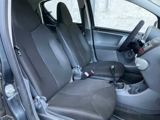 Toyota Aygo 1.0-12V Access 68pk 2010, 55-LNZ-4