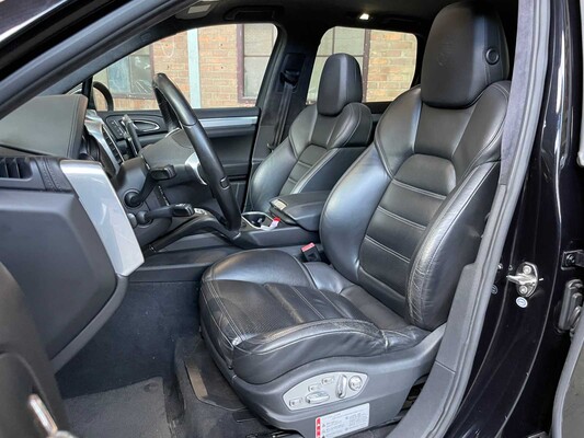 Porsche Cayenne Turbo 4.8 V8 500PS 2011