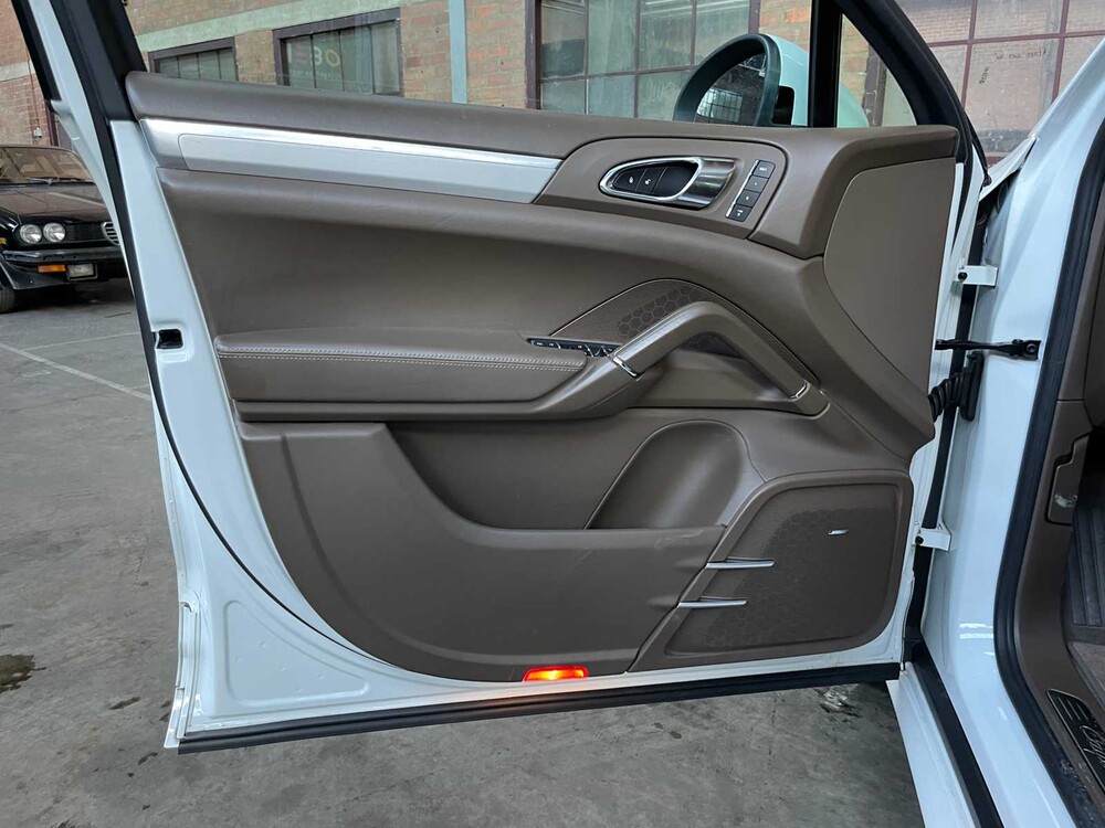 Porsche Cayenne Turbo 4.8 V8 500pk 2013 GTS pakket