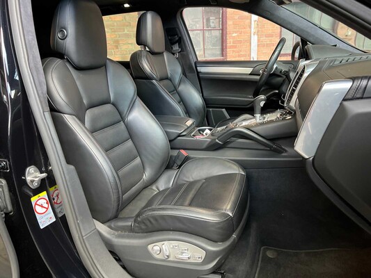 Porsche Cayenne Turbo 4.8 V8 500PS 2012