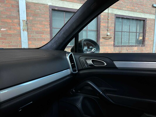 Porsche Cayenne Turbo 4.8 V8 500PS 2012