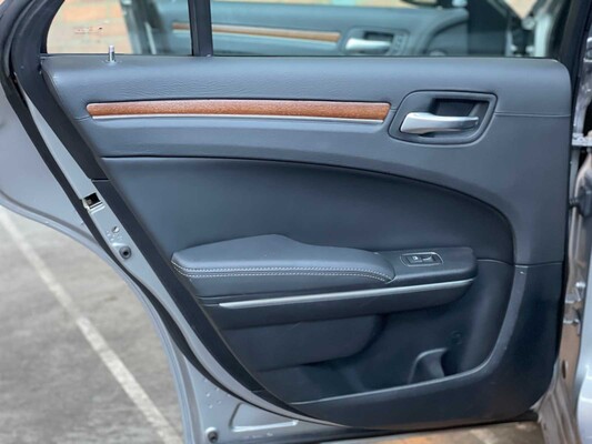 Chrysler 300C LD Hemi Facelift 5.7 V8 367PS 2014
