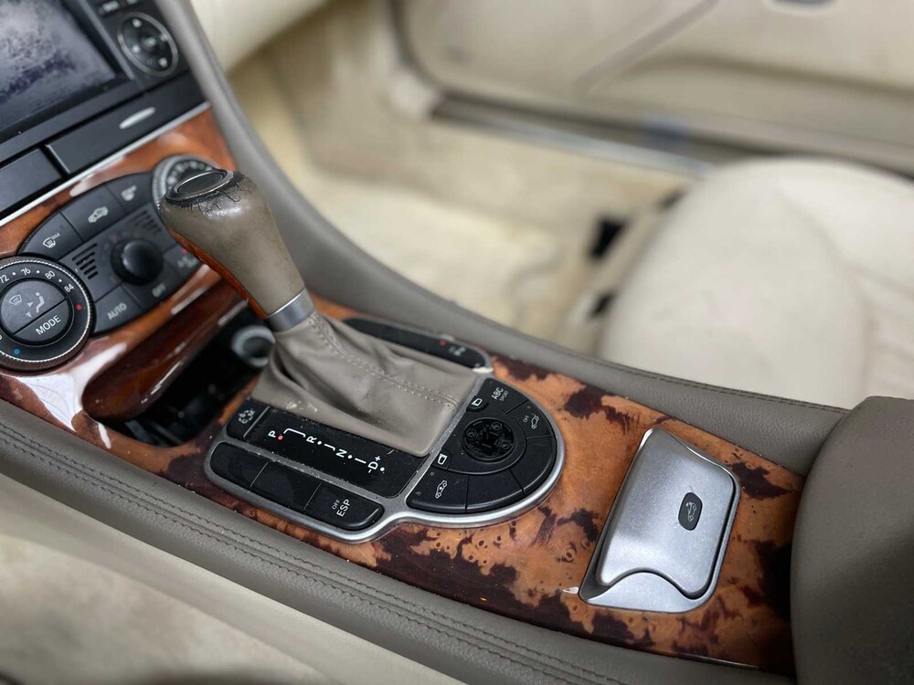 Mercedes-Benz SL550 AMG 5.5 V8 R230 382pk 2011