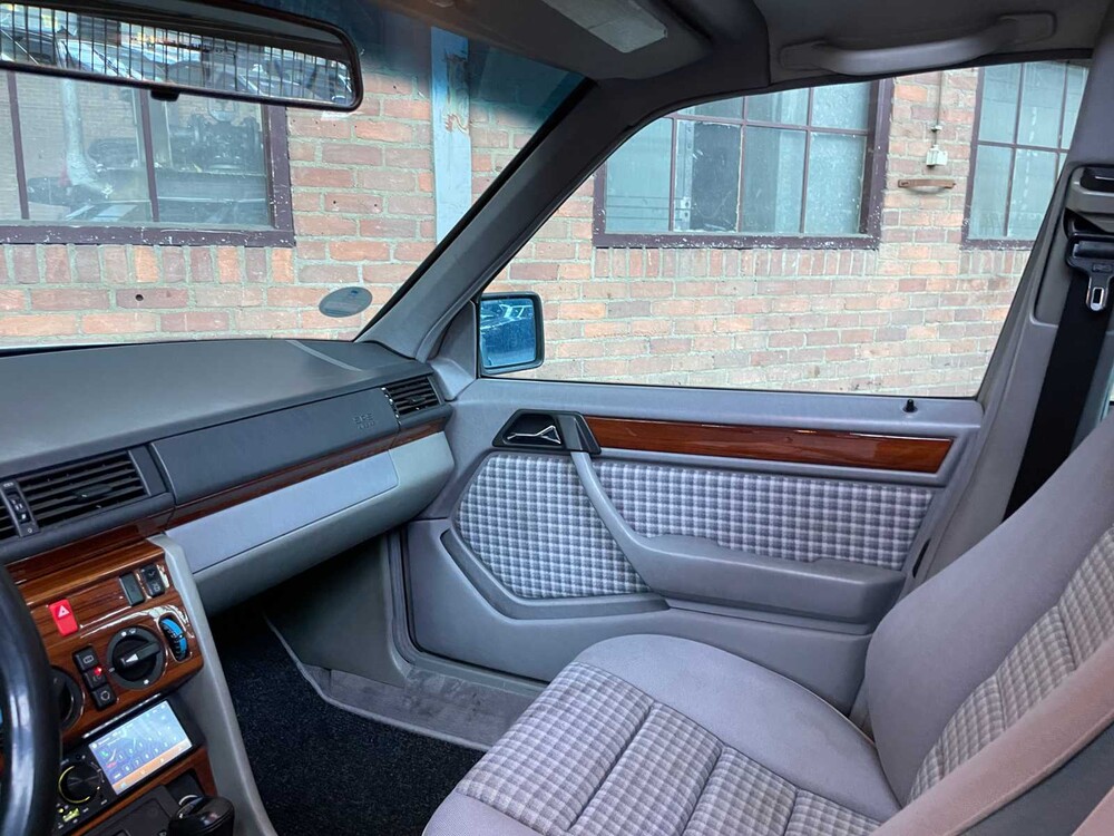 Mercedes-Benz E220 S124 E-Klasse 2.2 150pk 1994