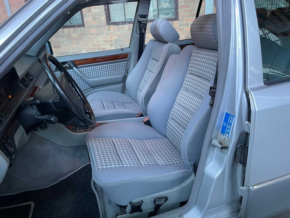 Mercedes-Benz E220 S124 E-Klasse 2.2 150pk 1994