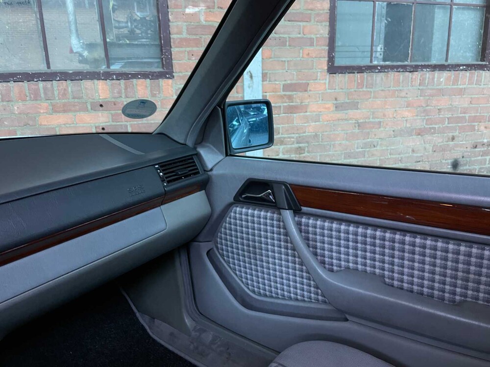 Mercedes-Benz E220 S124 E-Klasse 2.2 150pk 1994