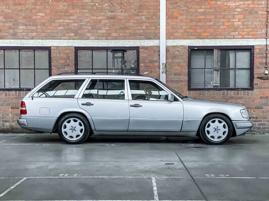 Mercedes-Benz E220 S124 E-Class 2.2 150hp 1994