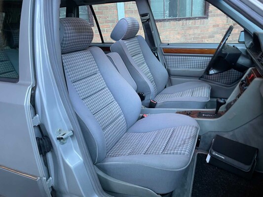 Mercedes-Benz E220 S124 E-Class 2.2 150hp 1994