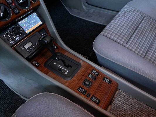 Mercedes-Benz E220 S124 E-Class 2.2 150hp 1994